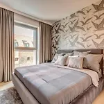 The Black Crane Apartmán