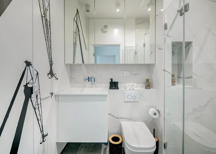 The Black Crane Apartman *