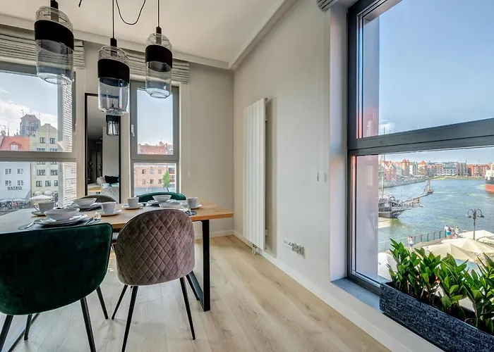 The Black Crane Apartman