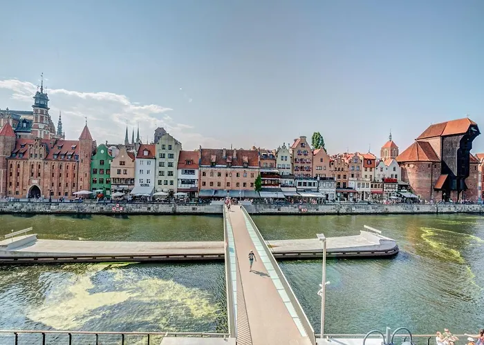 The Black Crane Apartman *