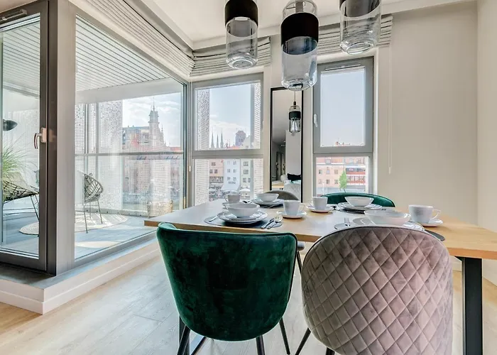 The Black Crane Apartman *