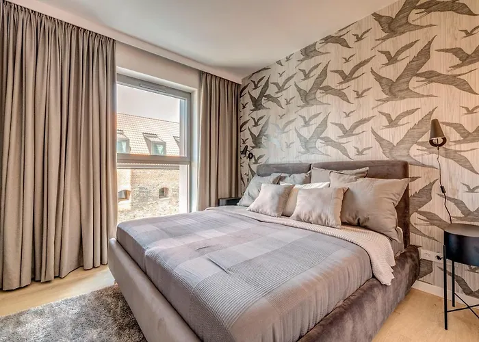 The Black Crane Apartman