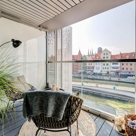 The Black Crane Appartement *